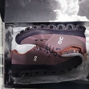 On cloud new women's 6.5 cloud dip great pebble running shoe